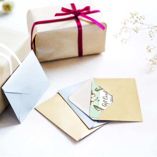 Gift Card Envelopes - 100-Count Mini Envelopes, Paper Business Card Envelopes, Bulk Tiny Envelope Pockets for Small Note Cards, Gold and Silver, 50 Each, 4 x 2.7 Inches